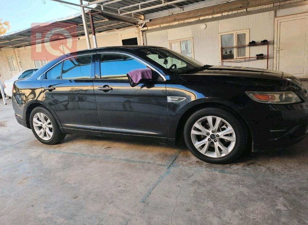 Ford Taurus